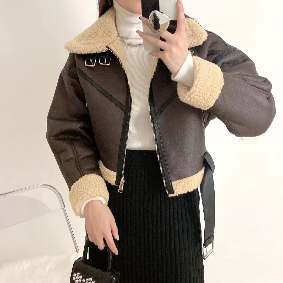 Jaqueta Feminina Curta com Cinto Elegante