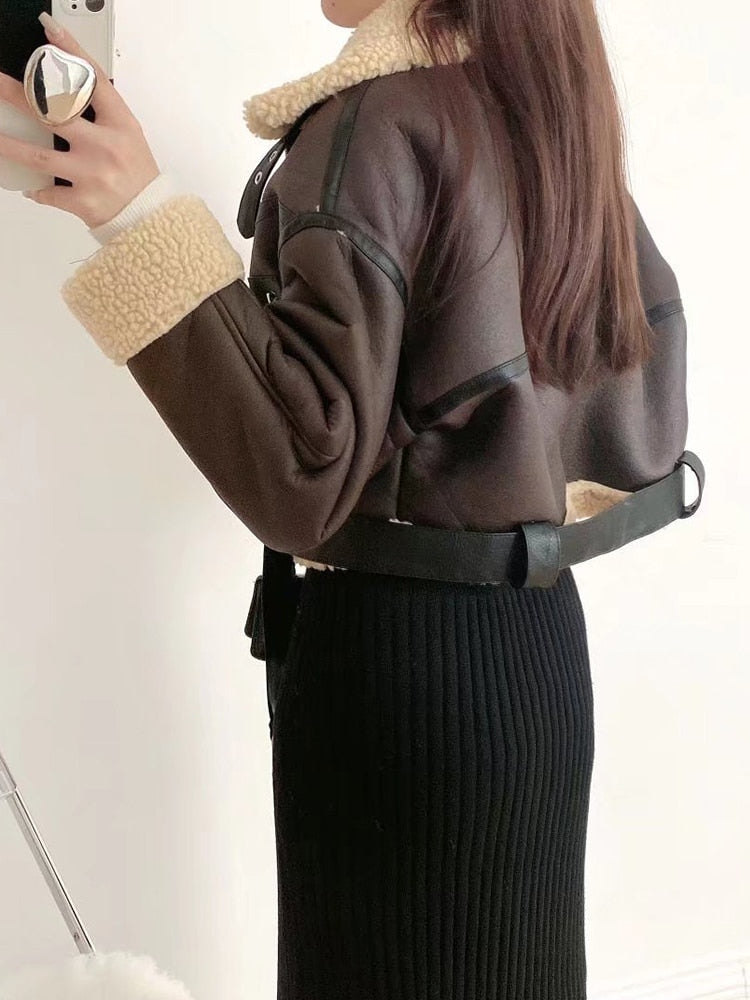 Jaqueta Feminina Curta com Cinto Elegante