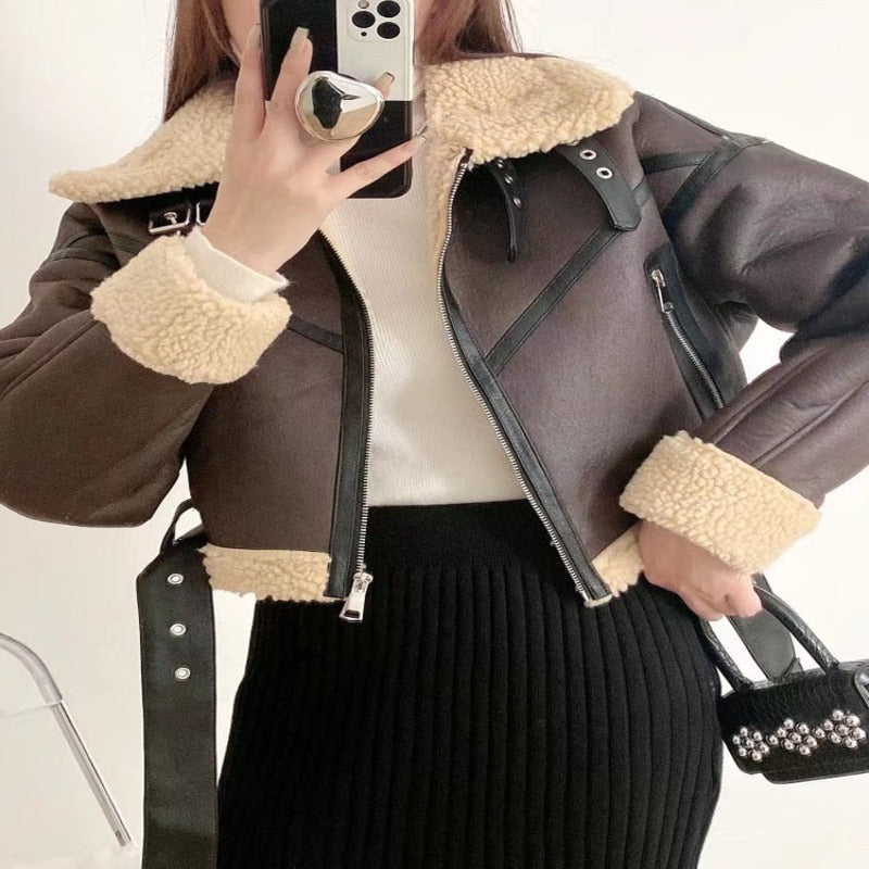 Jaqueta Feminina Curta com Cinto Elegante
