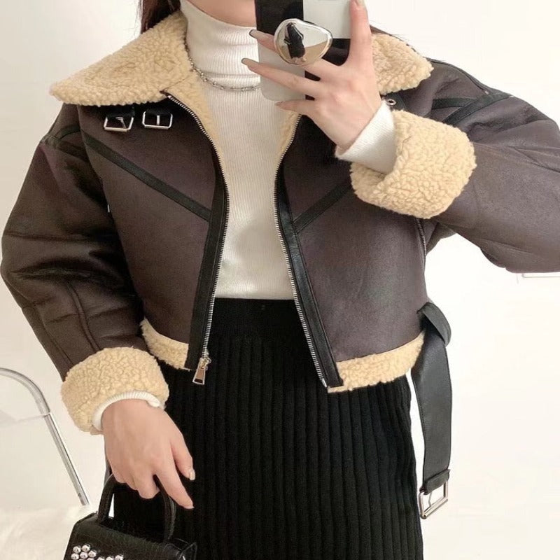 Jaqueta Feminina Curta com Cinto Elegante